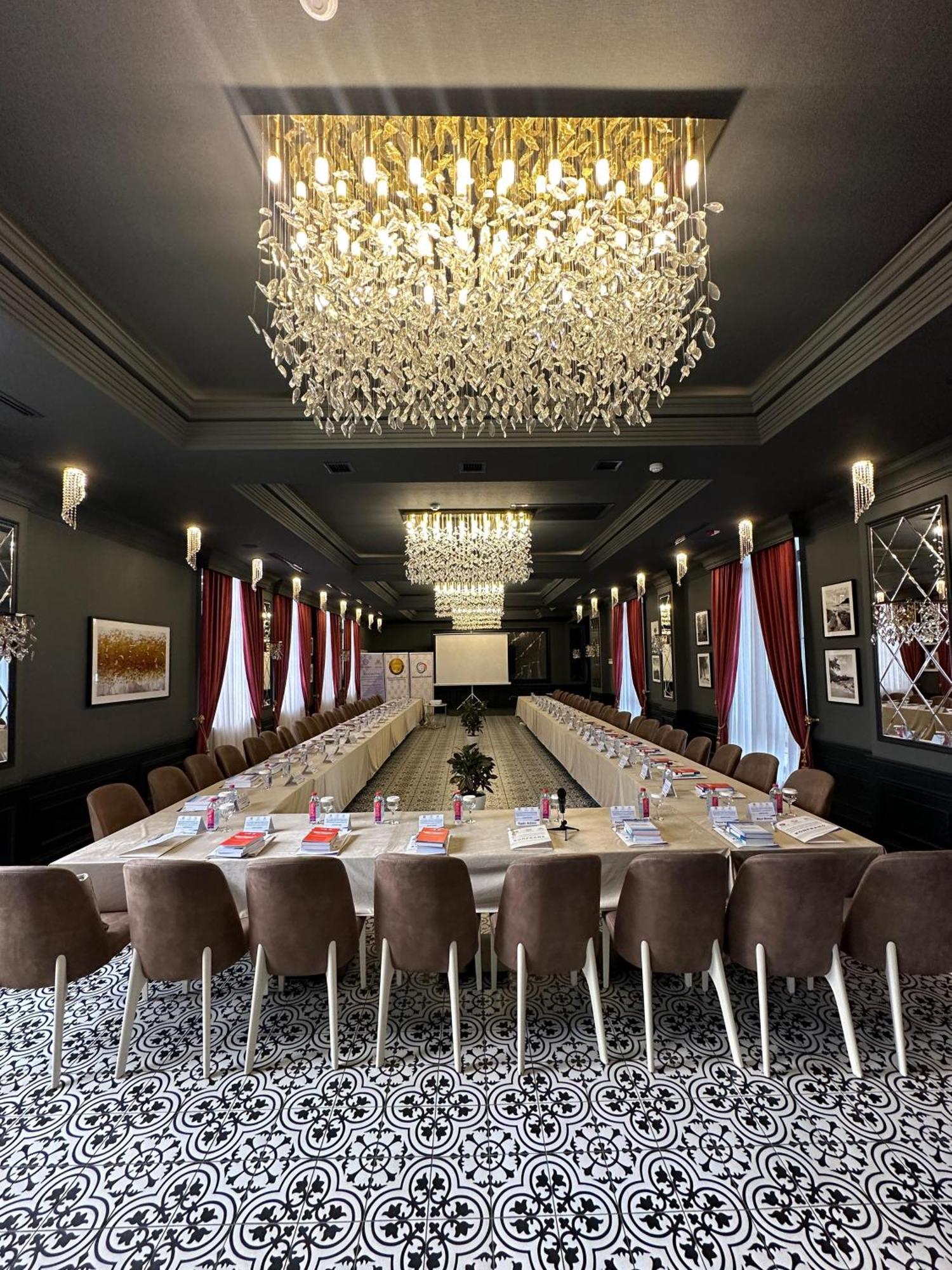 Leon Hotel 4*